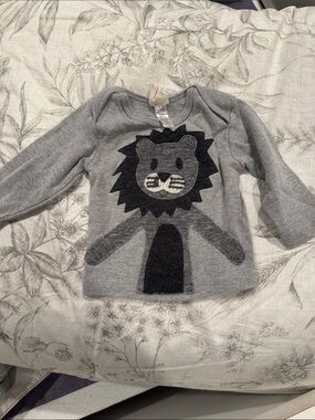 Oh baby! Lion top